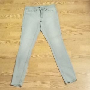 Light blue mid-rise jegging